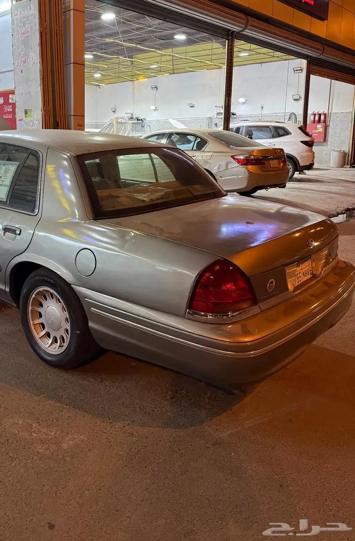 للبيع فورد فكتوريا 2001 5