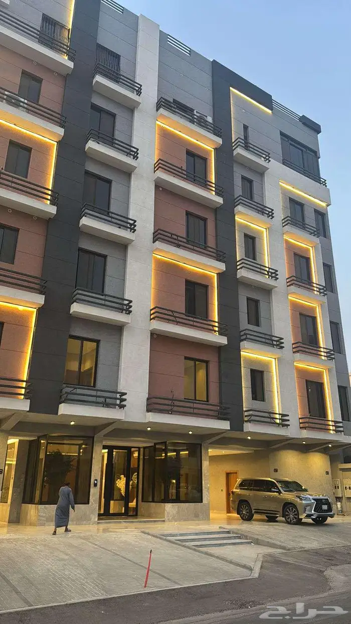 شقة فاخرة جديدة في حي الصواري مخطط الفال 1