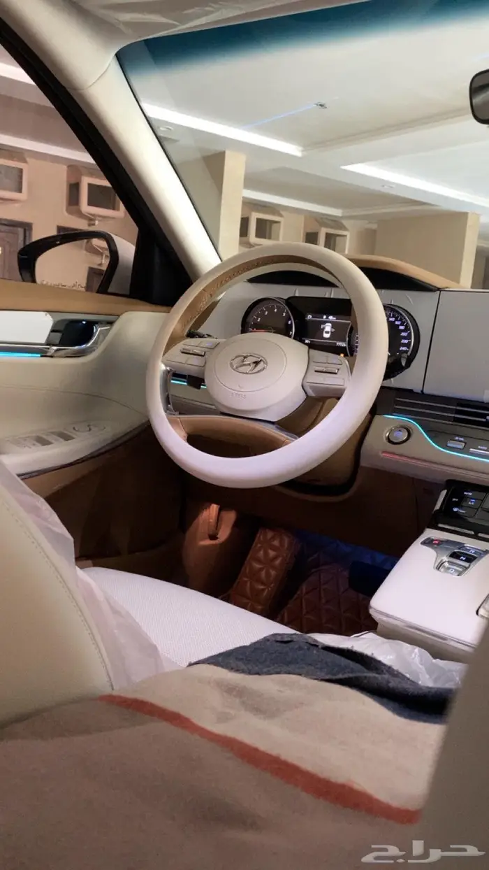 ازيرا ابيض وكاله 2023 10