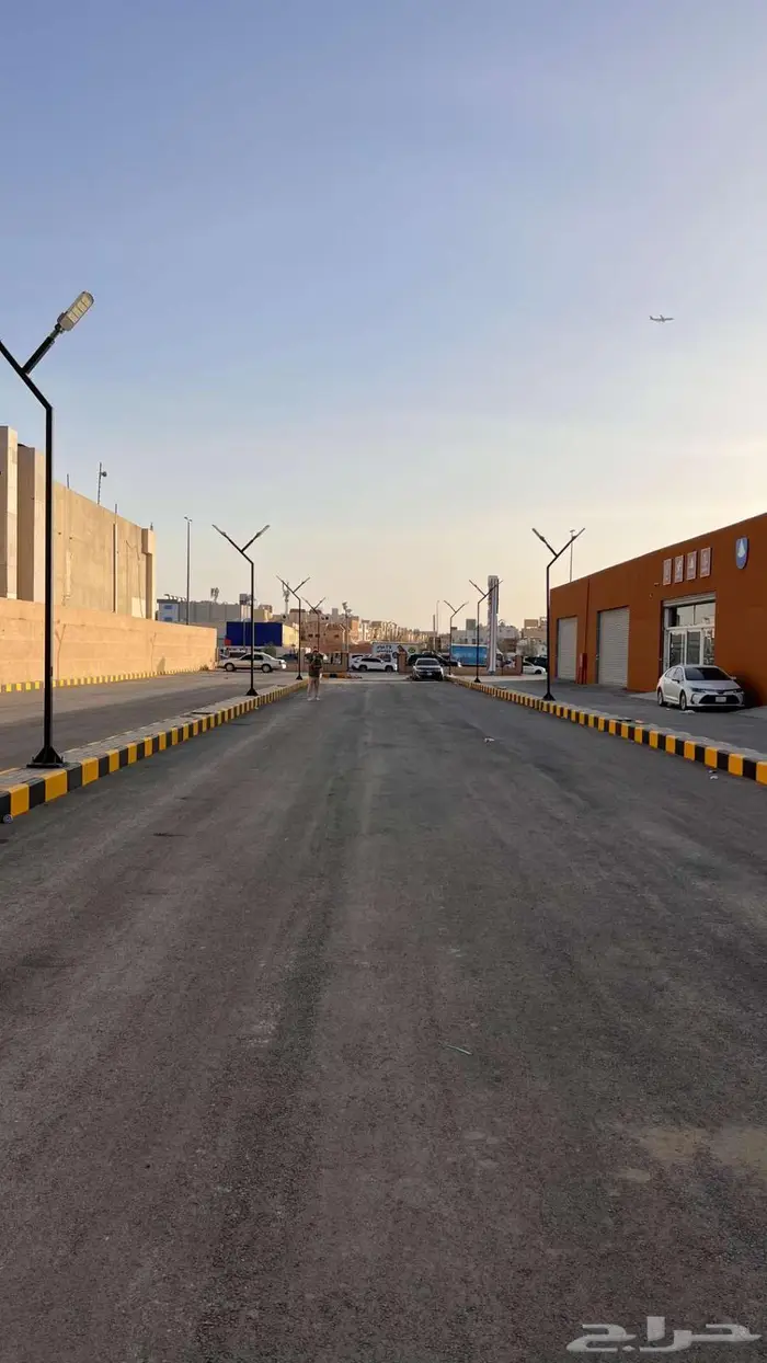 مجمع تجاري للإيجار - حي القادسية 12