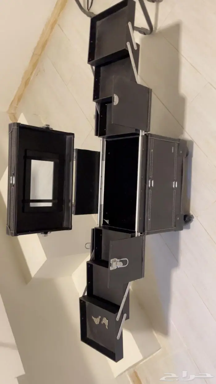 شنطة مكياج بعجلات 0