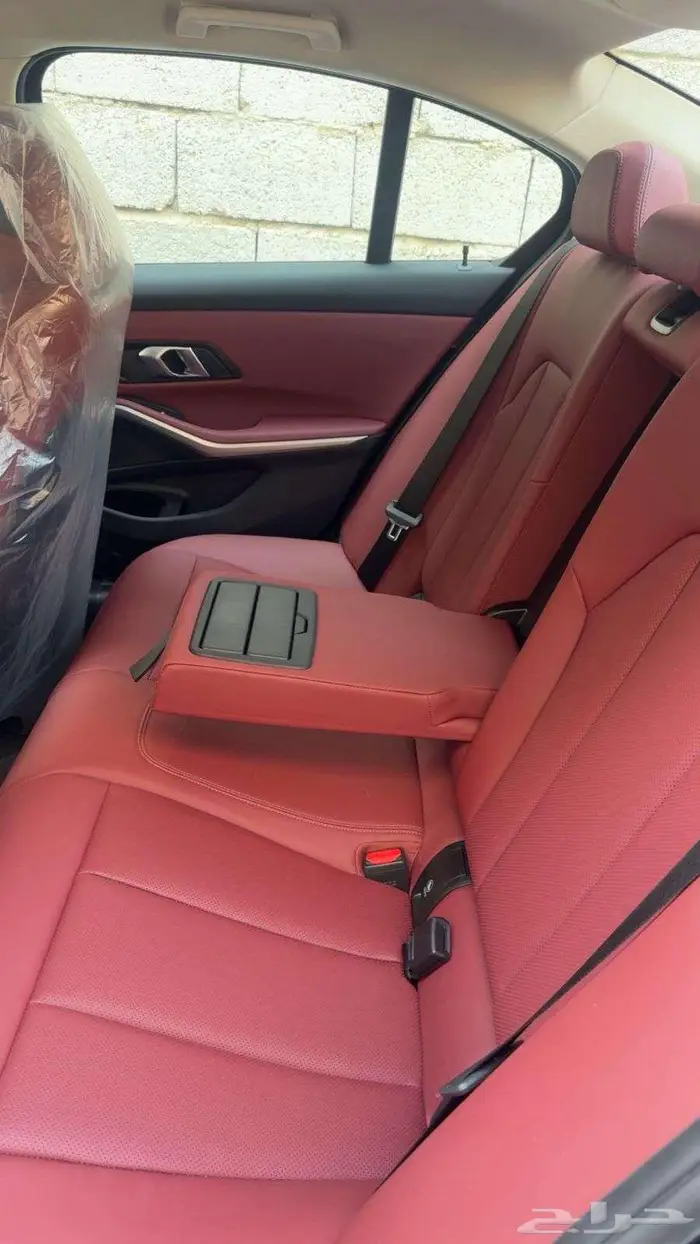 سيارة BMW 318i 2025 1