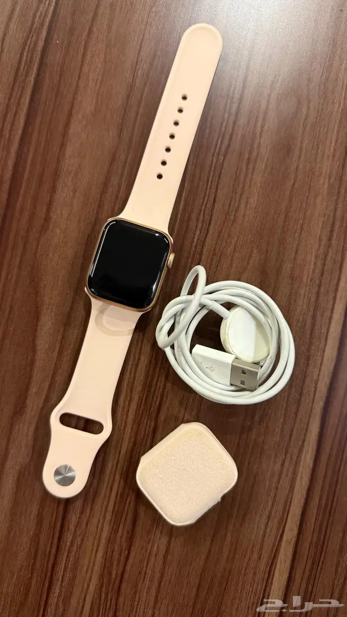 ساعه أبل واتش الإصدار الخامس مع شاحن اصلي 0