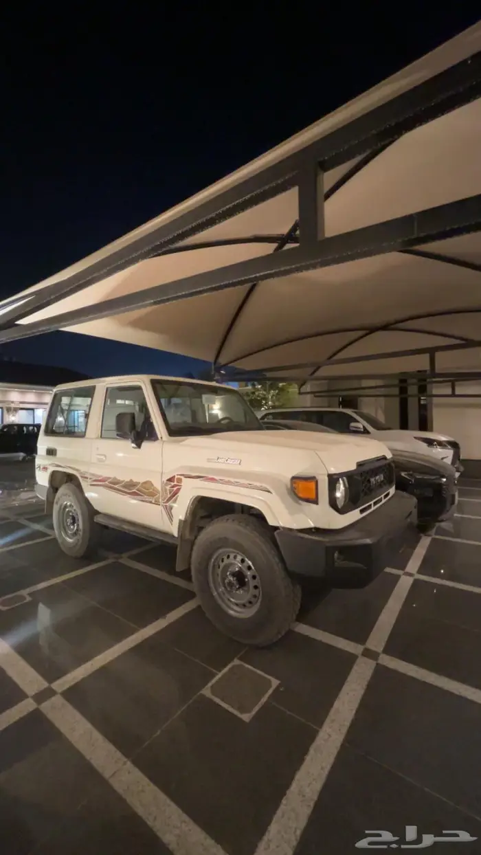 للبيع جيب ربع قير عادي ابيض بنزين 2025 سعودي 0