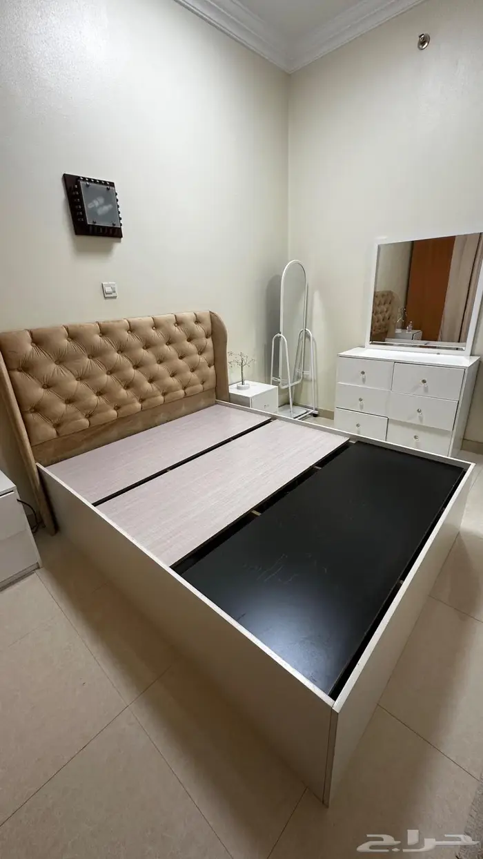 سرير وتسريحه وكمدينه 2 2