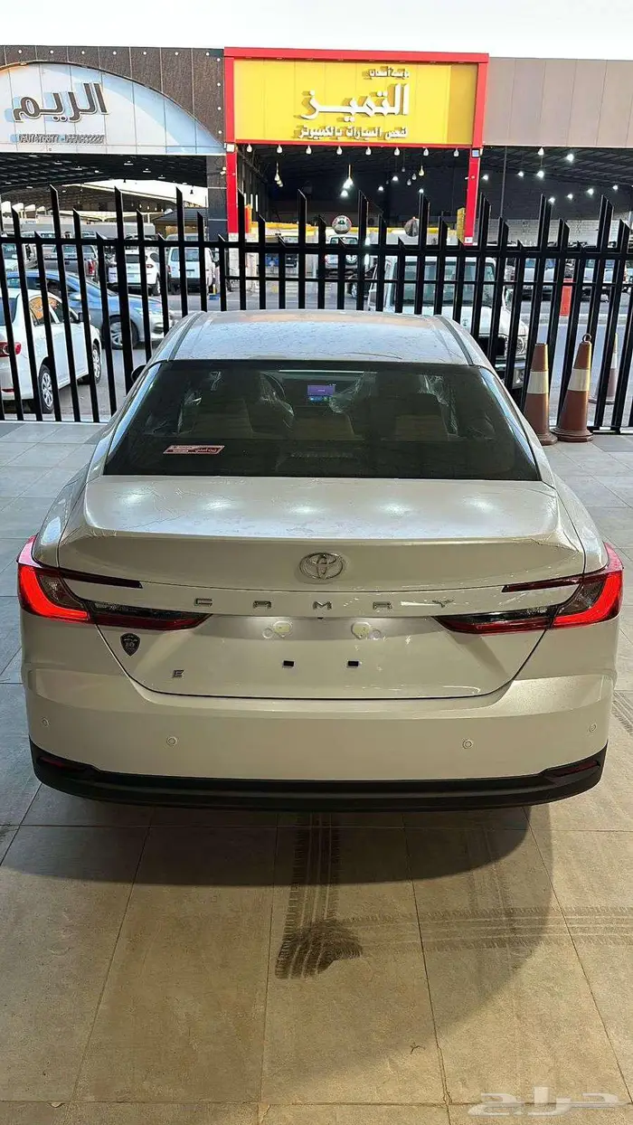 تويوتا كامري ستاندر بنزين 2025 9