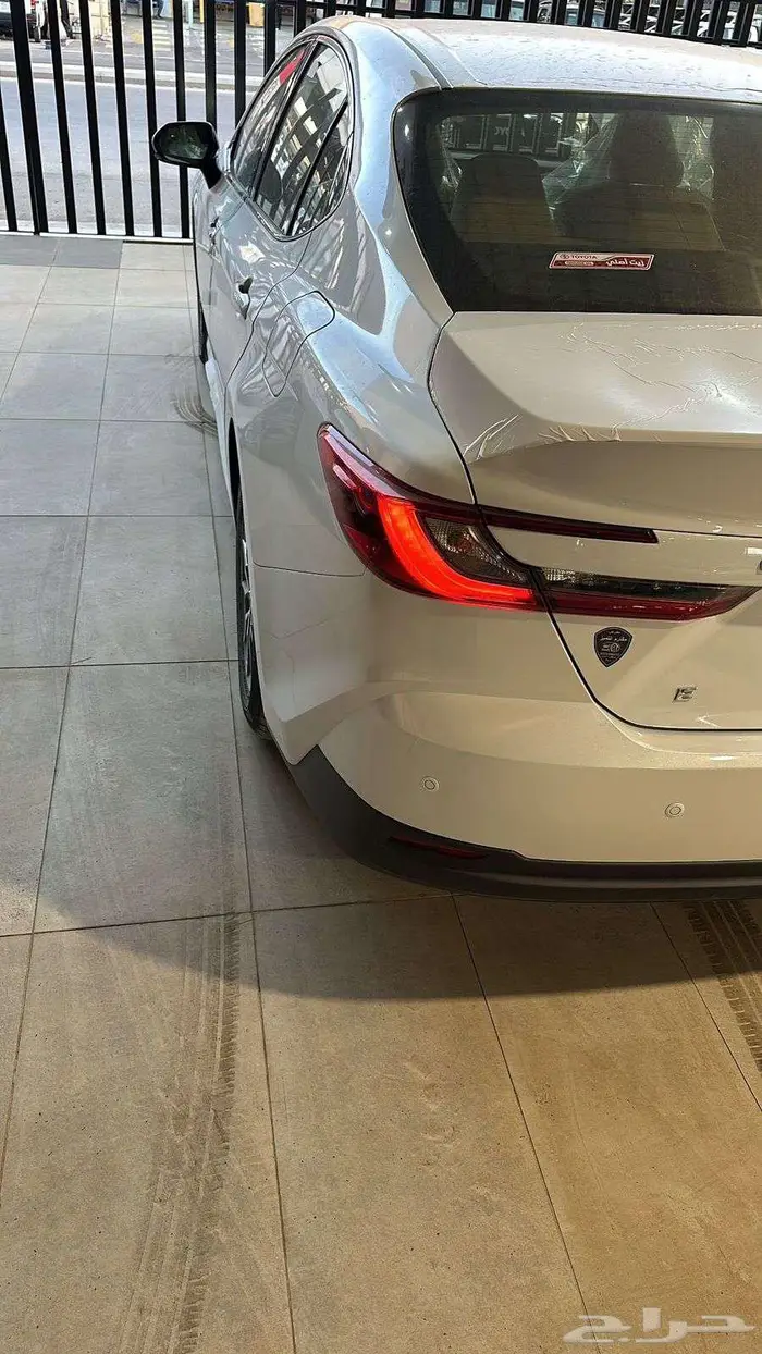 تويوتا كامري ستاندر بنزين 2025 4