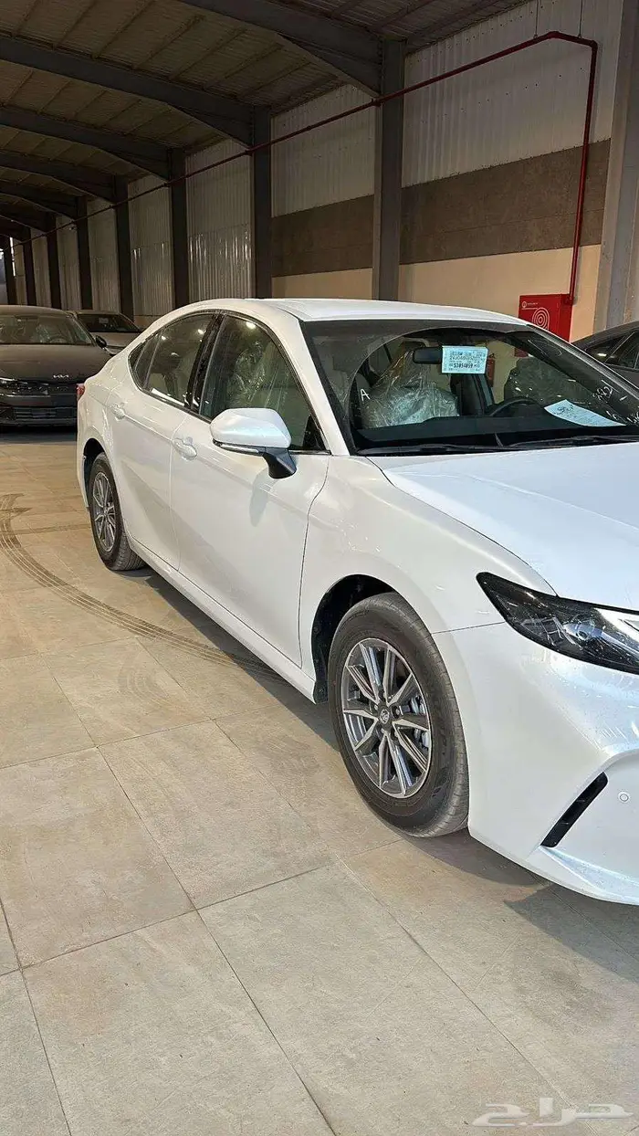 تويوتا كامري ستاندر بنزين 2025 6