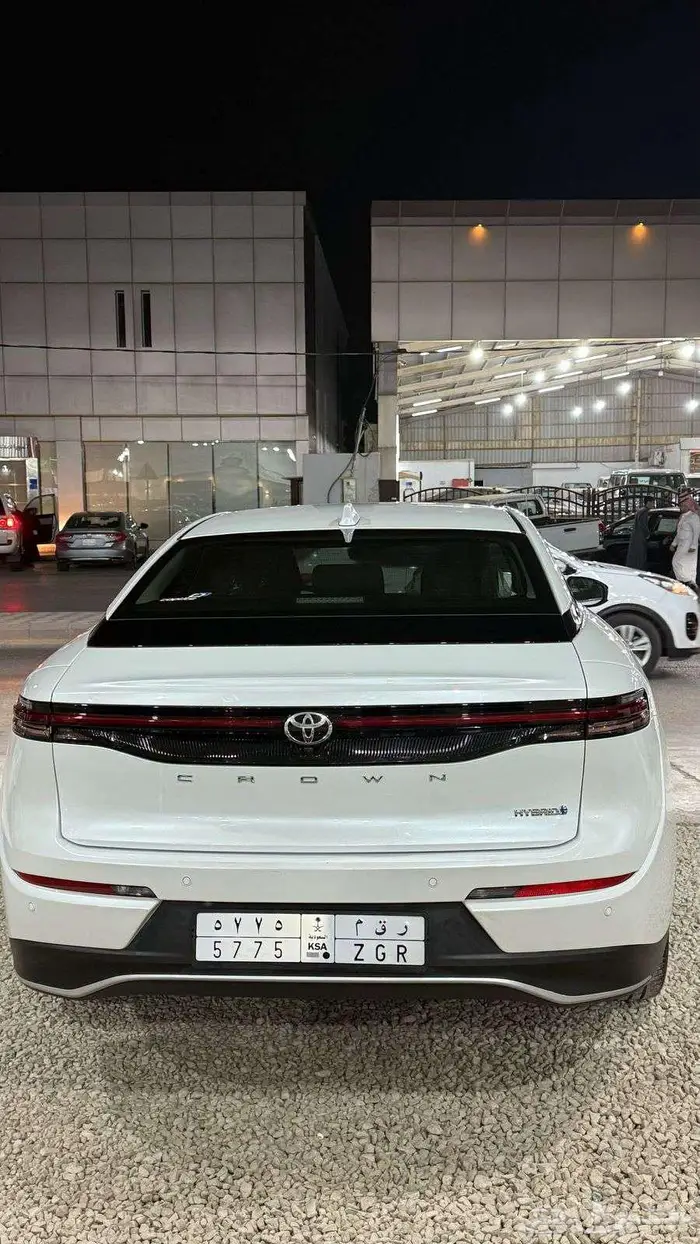 تويوتا كروان 2023 بريميوم 3
