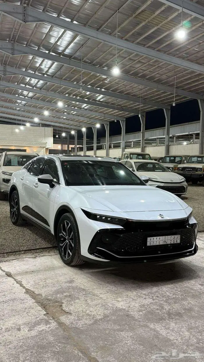 تويوتا كروان 2023 بريميوم 6