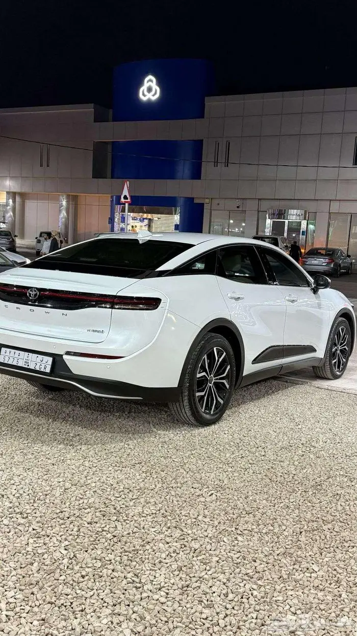 تويوتا كروان 2023 بريميوم 7