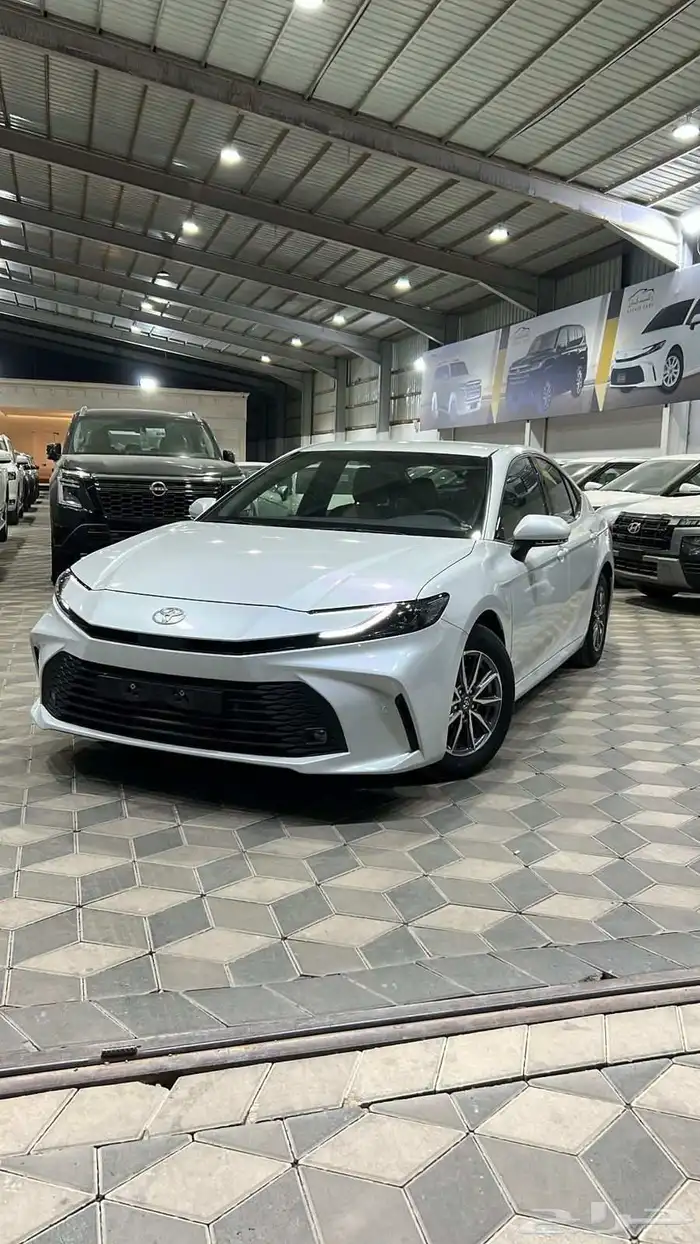 تويوتا كامري E استاندر 2025 بنزين سعودي. عداد 27 الف كيلو 1