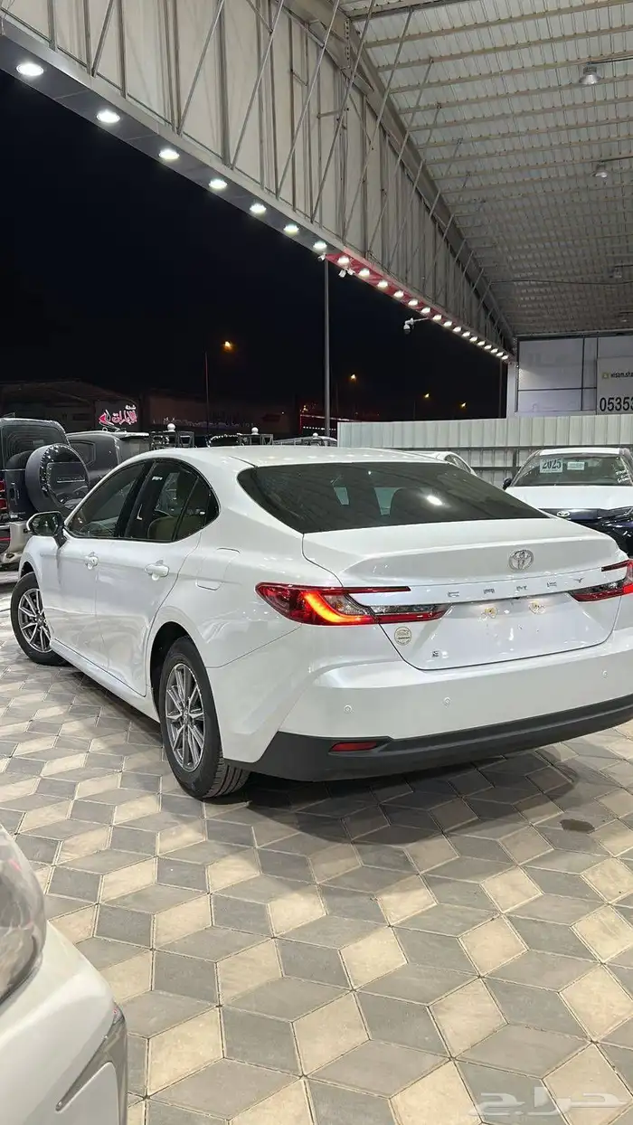 تويوتا كامري E استاندر 2025 بنزين سعودي. عداد 27 الف كيلو 3