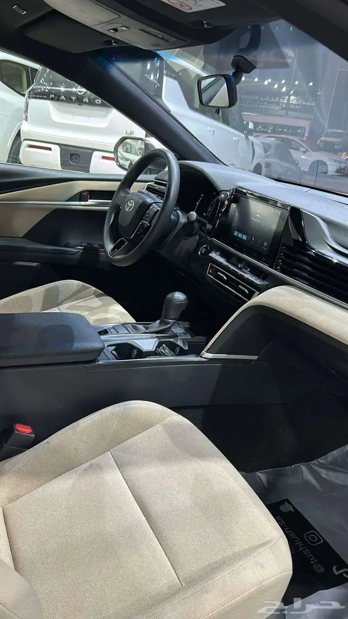 تويوتا كامري E استاندر 2025 بنزين سعودي. عداد 27 الف كيلو 9