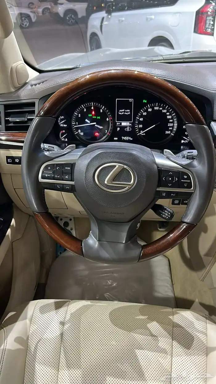 لكزس سبورت LX570 DD فل 2020 عداد 74 ألف كيلو 8