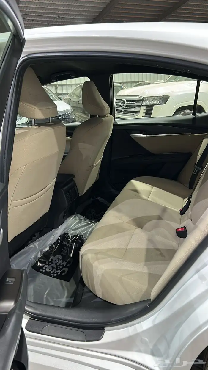 تويوتا كامري E استاندر 2025 بنزين سعودي. عداد 27 الف كيلو 6