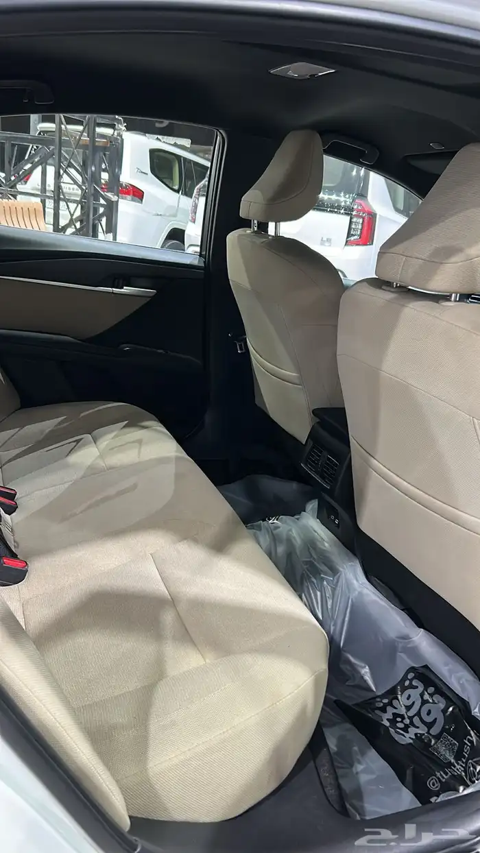 تويوتا كامري E استاندر 2025 بنزين سعودي. عداد 27 الف كيلو 10