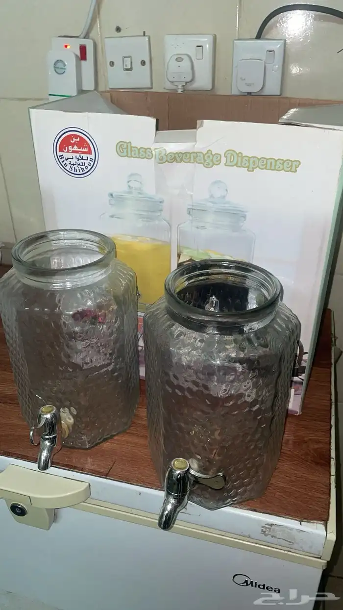 أغراض متفرقه للبيع منها ماكينه قهوا تخزن فيها قهوا ونافوره 10
