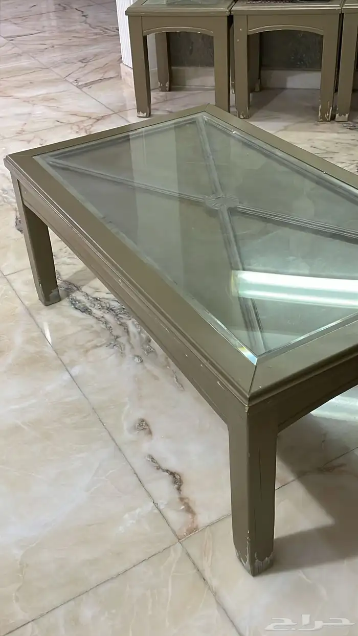 كنب نظيف خالي من الشقوق على السوم 4