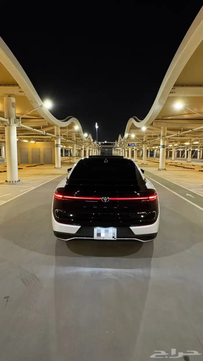 كراون بريميوم 2023 ابيض وكالة 3