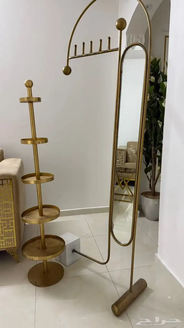 علاقة عباية وستاند عطور 1