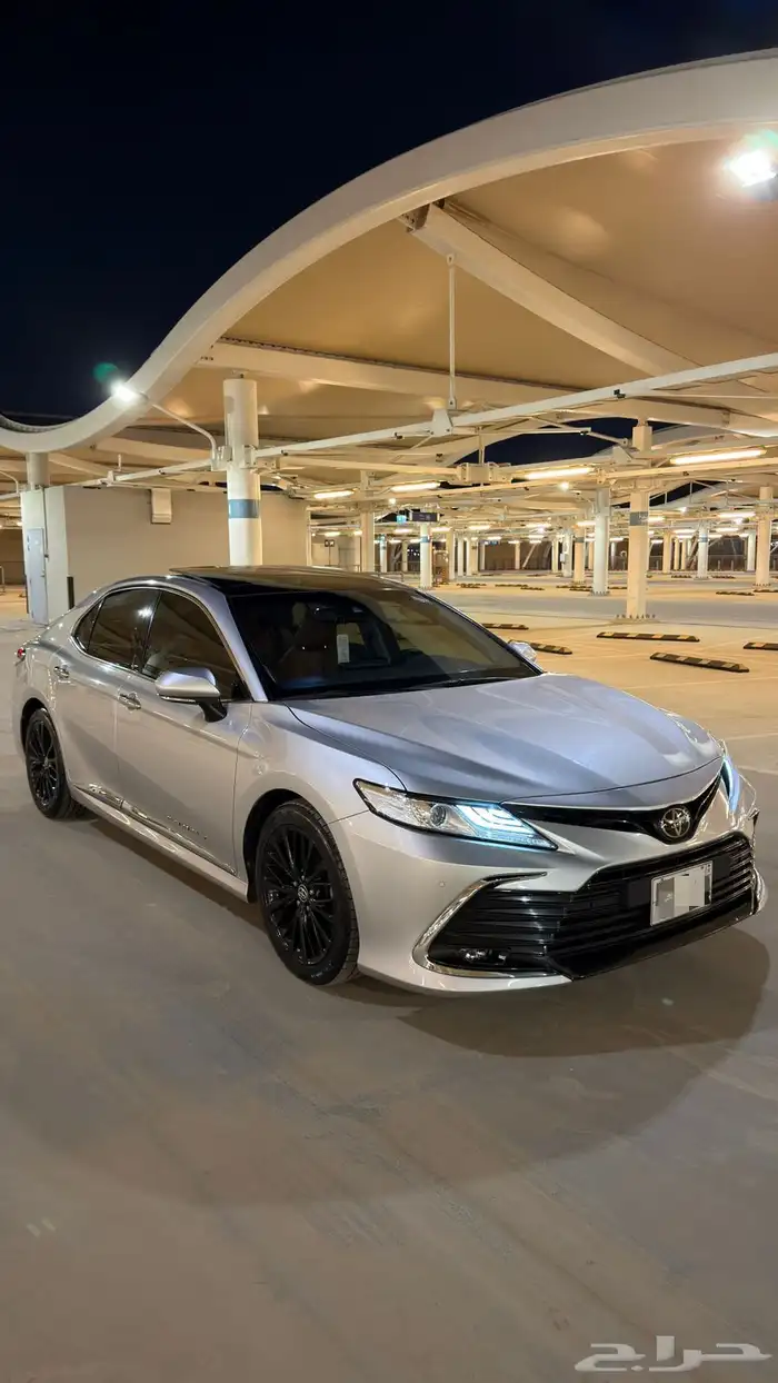 كامري V6 قراندي 2023 فضي وكالة 2