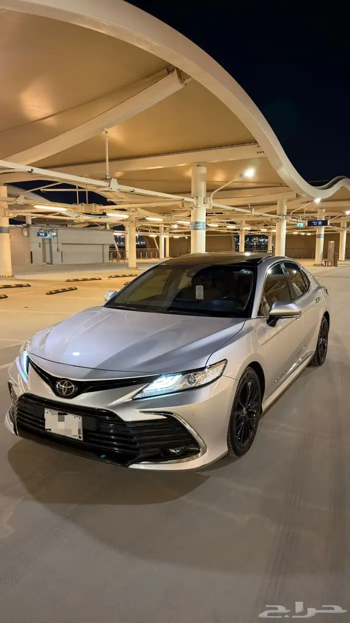 كامري V6 قراندي 2023 فضي وكالة 1