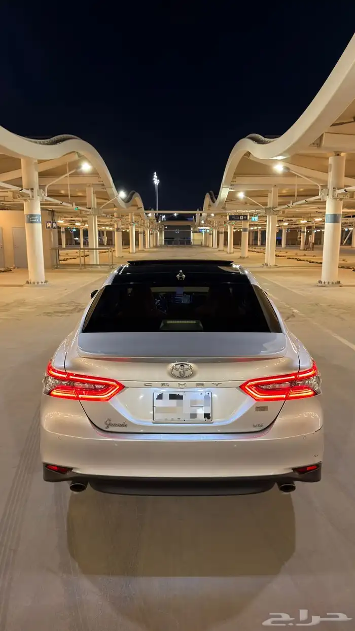 كامري V6 قراندي 2023 فضي وكالة 3