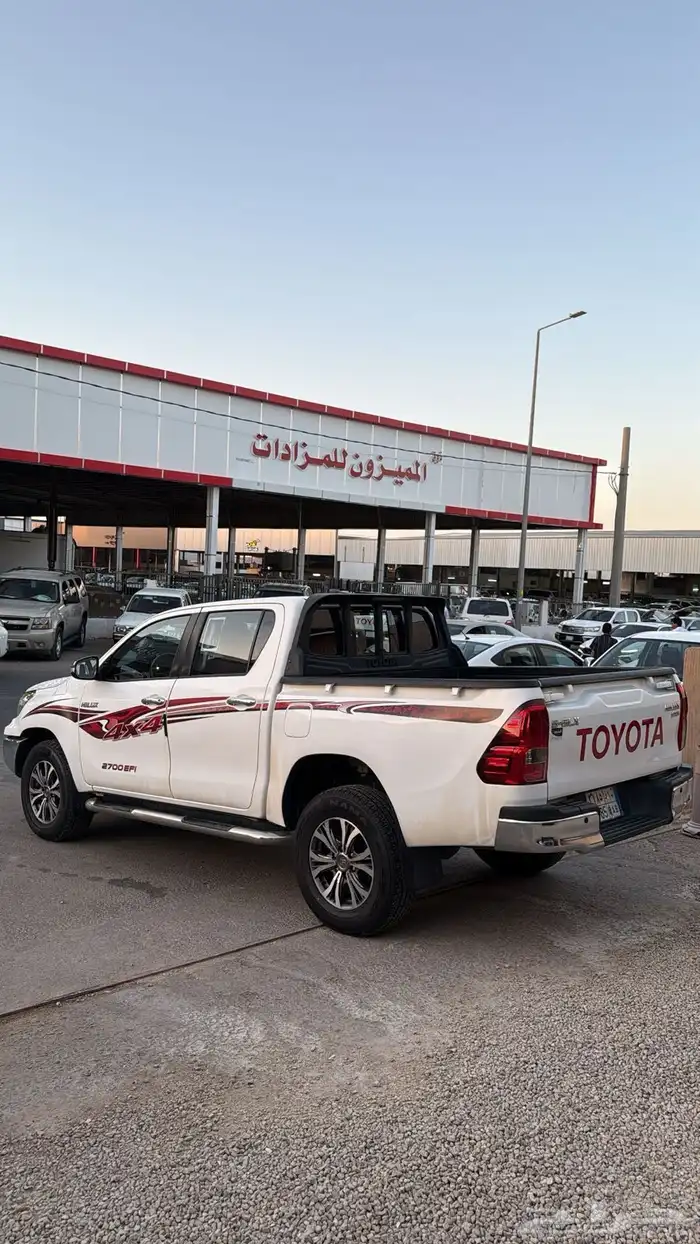 تويوتا هايلوكس 2016 سعودي دبل بنزين قير اتوماتيك عداد 210 7