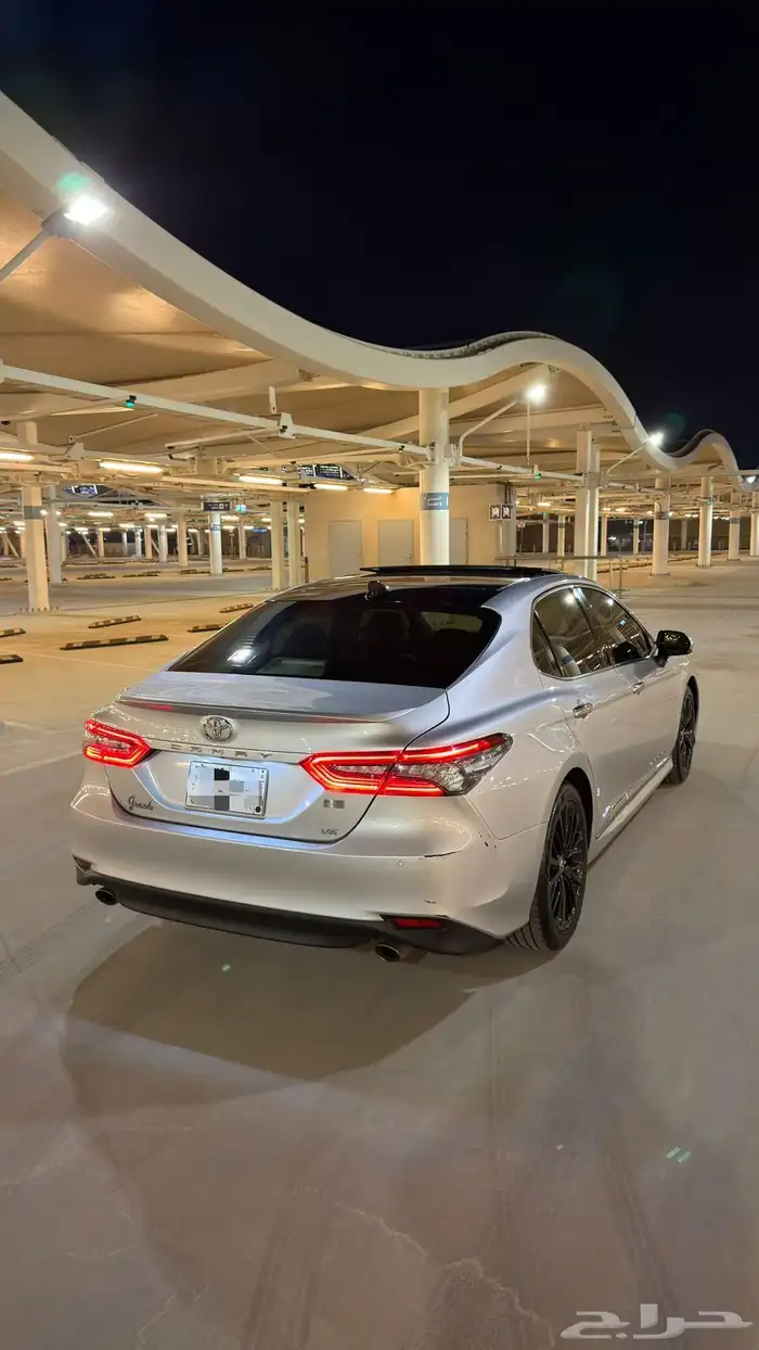كامري V6 قراندي 2023 فضي وكالة 4