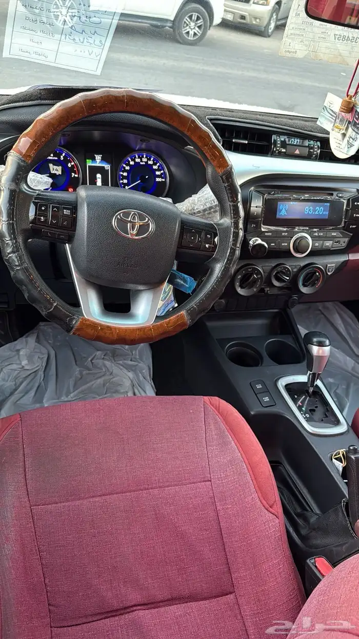 تويوتا هايلوكس 2016 سعودي دبل بنزين قير اتوماتيك عداد 210 8