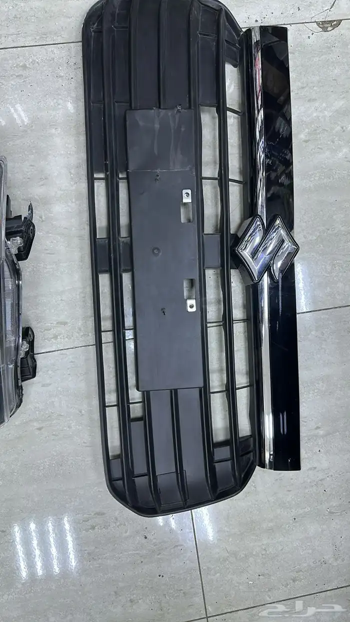 شمعة يمين   شبك أمامي سوزوكي ديزاير 2025 أصلية وكالة 1