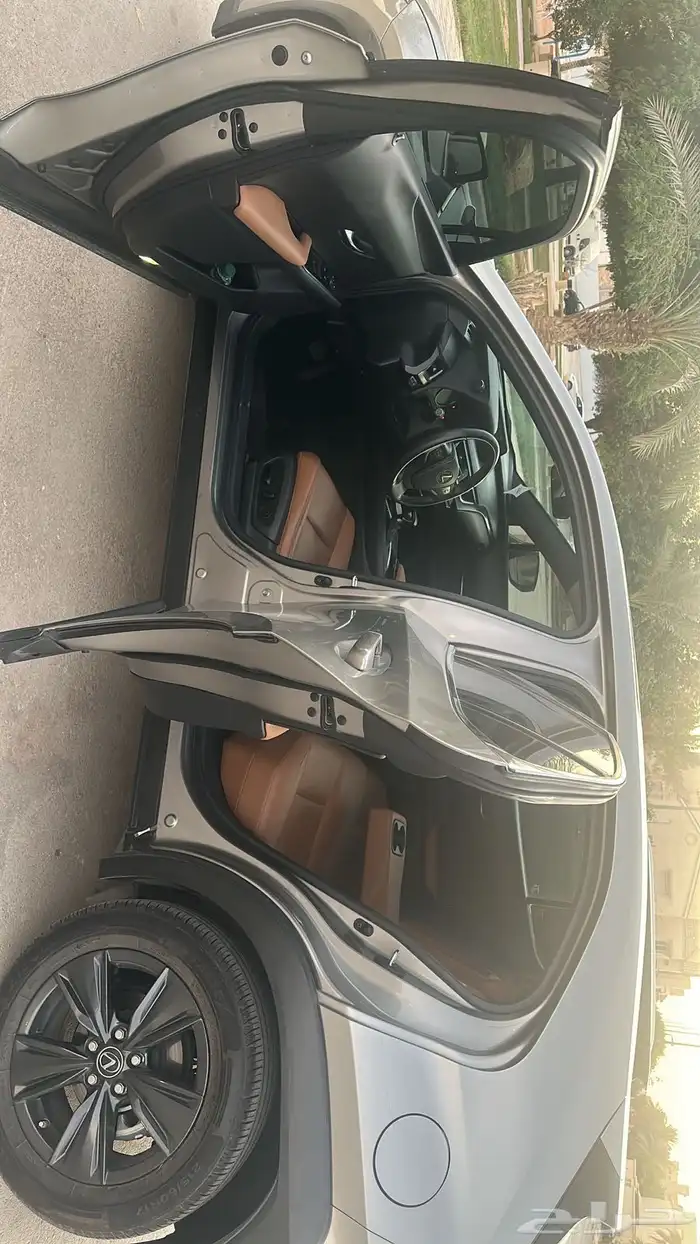 لكزس UX200 3
