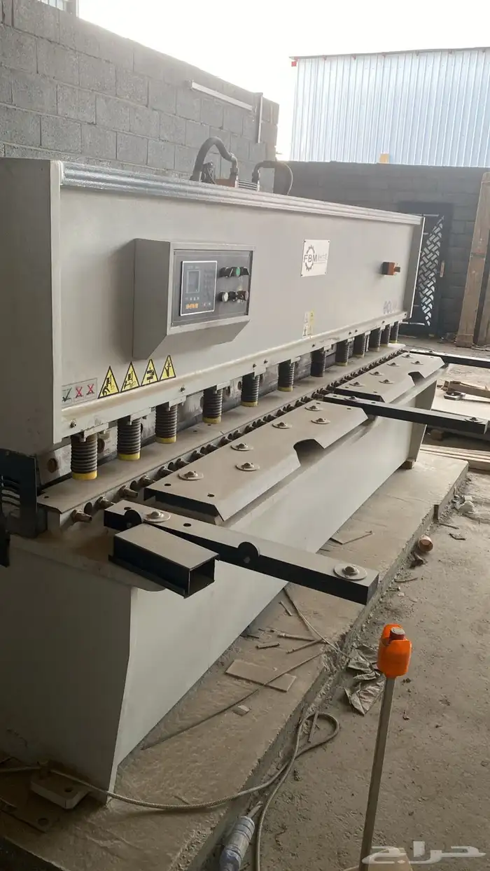 مكاين مقص صاج وثناية صاج ومكابس للبيع شبه جديد صنع 2022 6