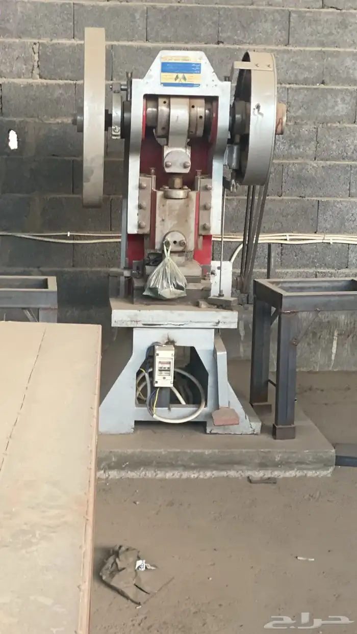 مكاين مقص صاج وثناية صاج ومكابس للبيع شبه جديد صنع 2022 4