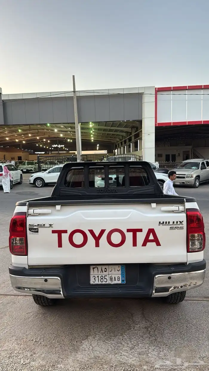 تويوتا هايلوكس 2016 سعودي دبل بنزين قير اتوماتيك عداد 210 6