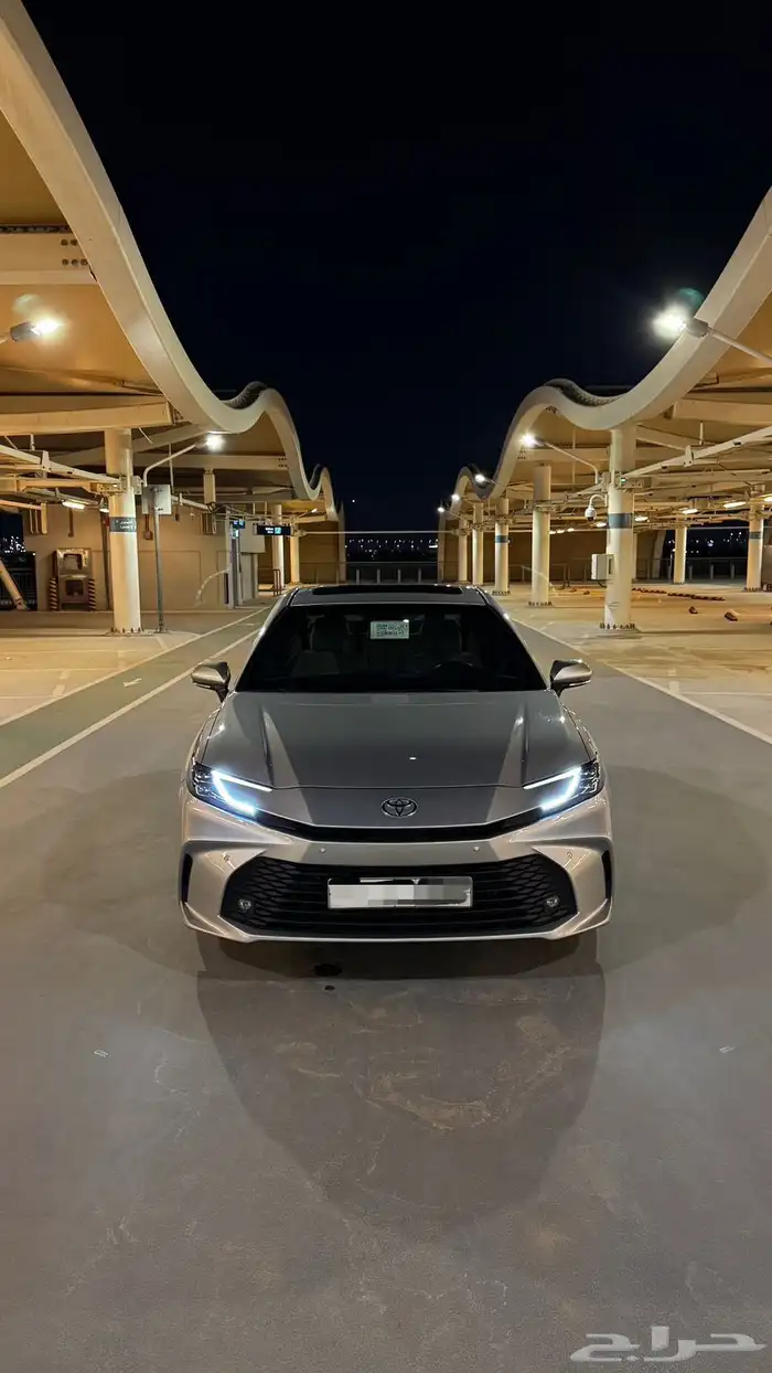 كامري LE بنزين 2025 فضي وكالة 0