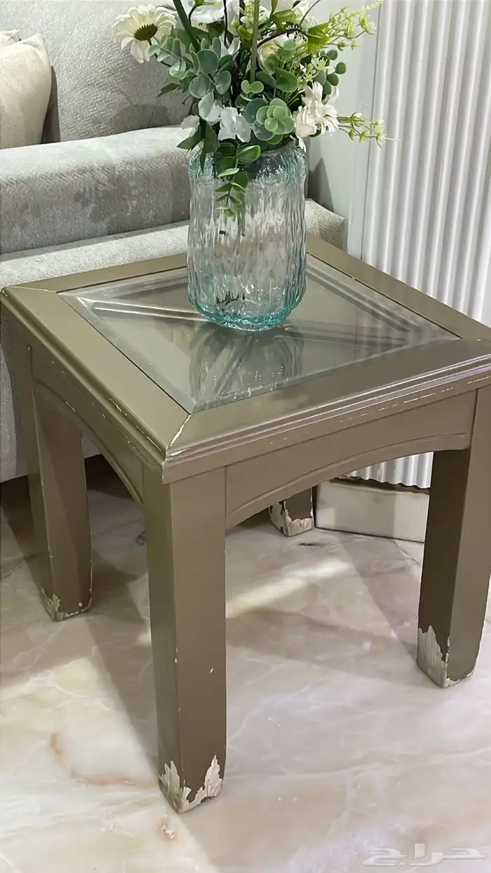 كنب نظيف خالي من الشقوق على السوم 3