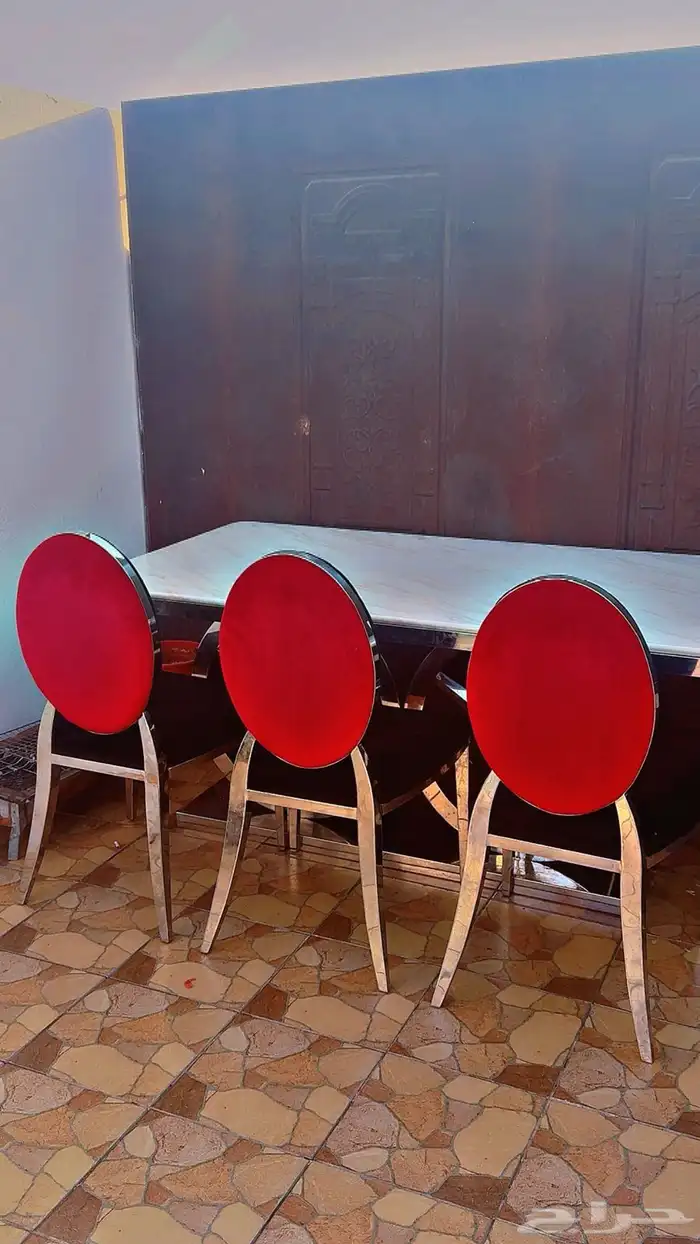 طاولة 8 اشخاص بدون كراسي شبه جديدة 1