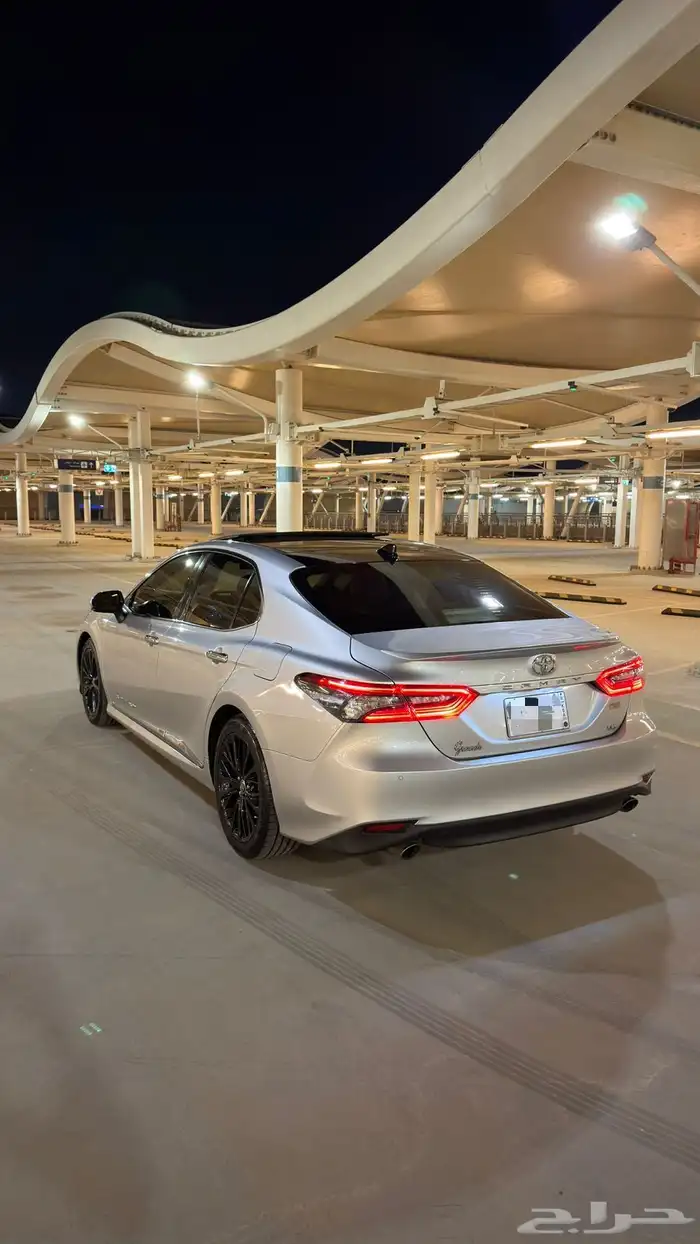 كامري V6 قراندي 2023 فضي وكالة 5
