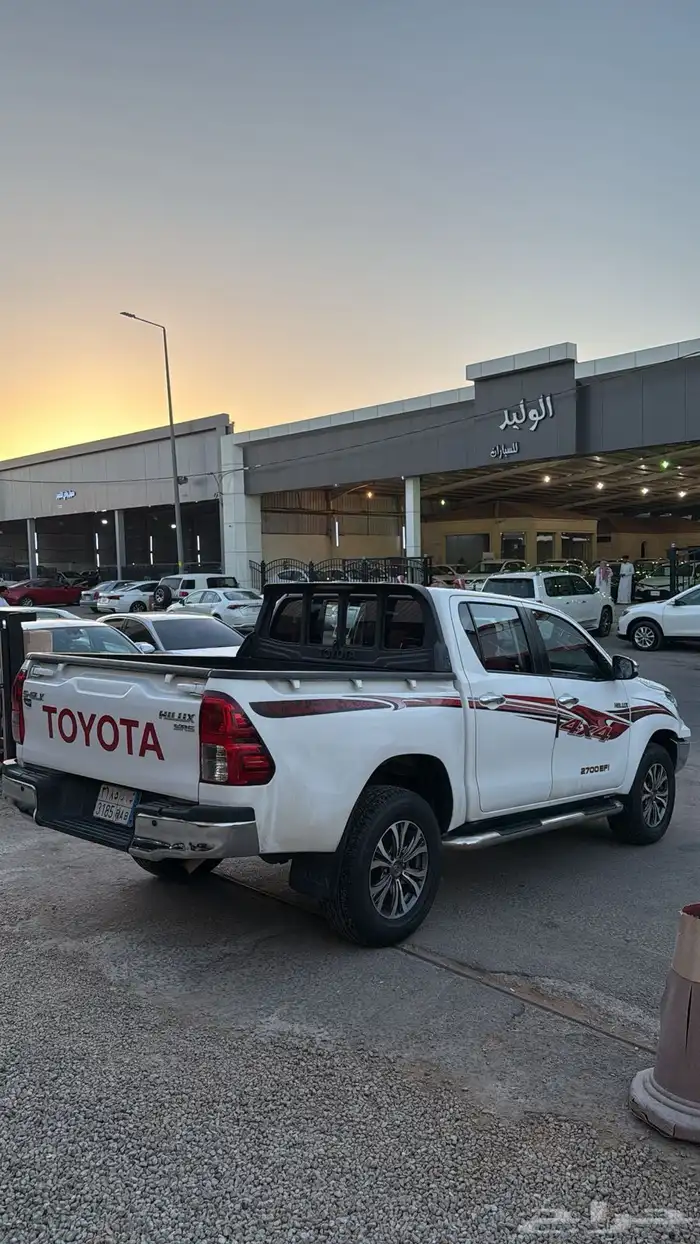 تويوتا هايلوكس 2016 سعودي دبل بنزين قير اتوماتيك عداد 210 5