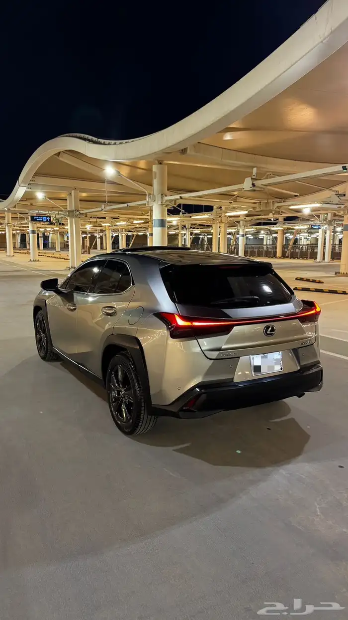 لكزس UX200 بنزين 2021 تيتانيوم وكالة 5