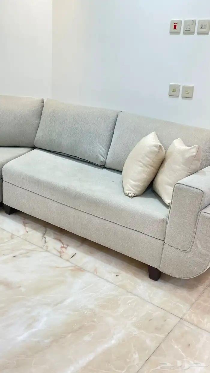 كنب نظيف خالي من الشقوق على السوم 2