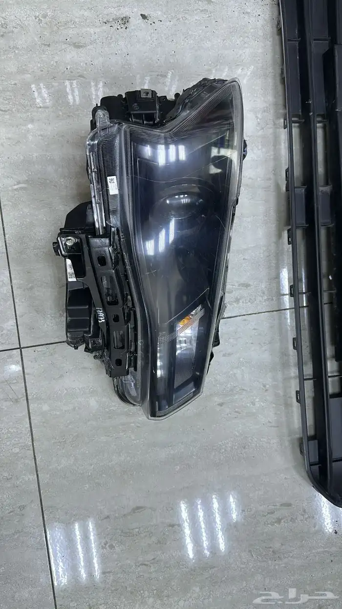 شمعة يمين   شبك أمامي سوزوكي ديزاير 2025 أصلية وكالة 2