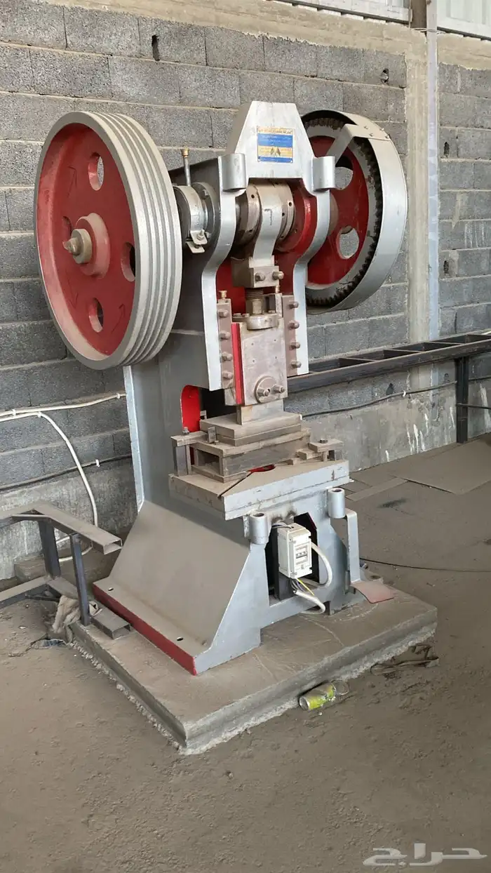 مكاين مقص صاج وثناية صاج ومكابس للبيع شبه جديد صنع 2022 5