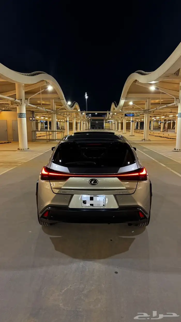 لكزس UX200 بنزين 2021 تيتانيوم وكالة 3
