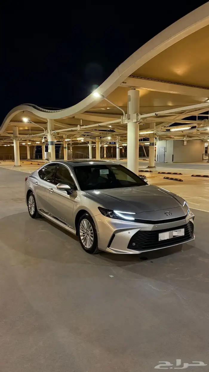كامري LE بنزين 2025 فضي وكالة 1