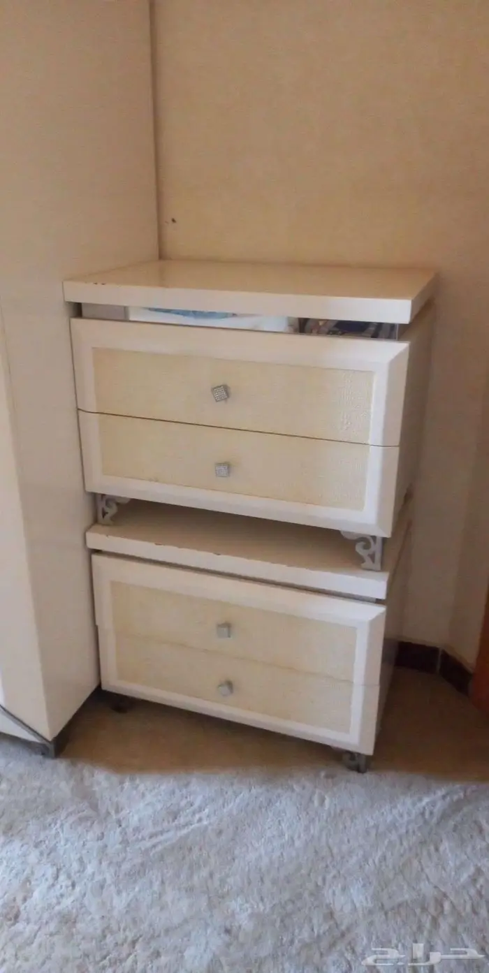 للبيع اثاث غرفة نوم مستعمل 3