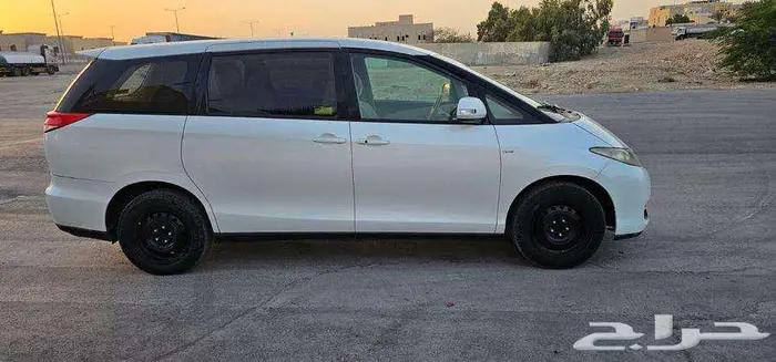 تويوتا بريفيا للبيع موديل 2014 1