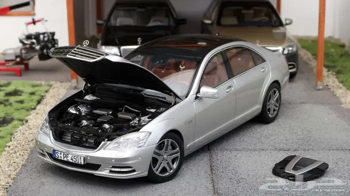مرسيدس بنز S 600 L (W221) من MotorHelix بمقياس 1 18 3